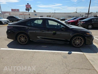 2024 Toyota Camry SE Nightshade - miniatura 4