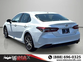 2024 Toyota Camry XLE - miniatura 3
