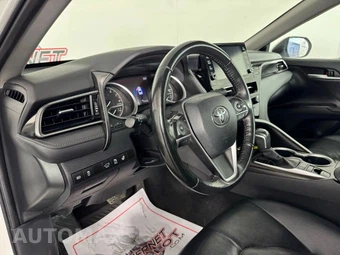 2024 Toyota Camry XLE - miniatura 10