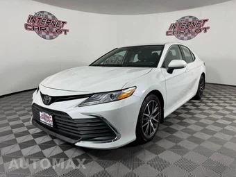 2024 Toyota Camry XLE - miniatura 3
