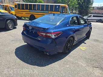 2024 Toyota Camry XSE - miniatura 3
