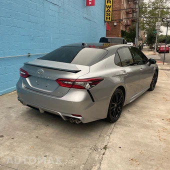 2024 Toyota Camry XSE - miniatura 3