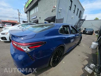 2024 Toyota Camry XSE - miniatura 3