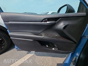 2024 Toyota Camry XSE - miniatura 9