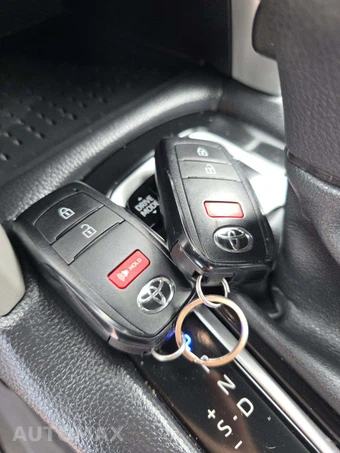 2024 Toyota Corolla Cross Hybrid S - miniatura 5