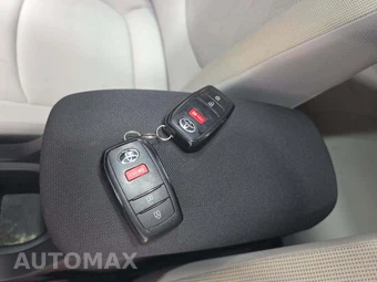2024 Toyota Corolla Cross LE - miniatura 8