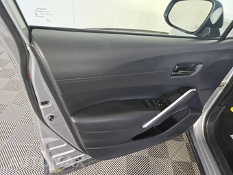 2024 Toyota Corolla Cross LE - miniatura 9