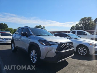 2024 Toyota Corolla Cross LE - miniatura 3