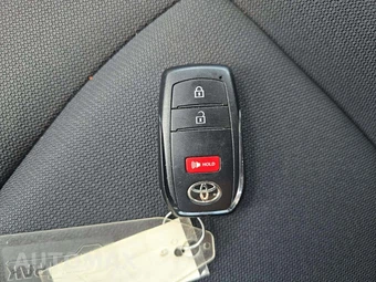 2024 Toyota Corolla Cross LE - miniatura 8