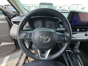 2024 Toyota Corolla Cross LE - miniatura 10