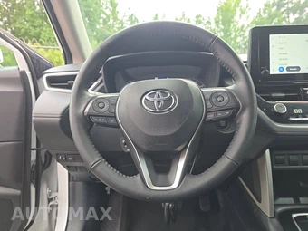 2024 Toyota Corolla Cross LE - miniatura 10