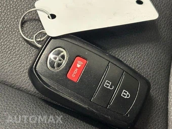 2024 Toyota Corolla Cross XLE - miniatura 34