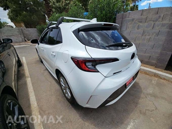 2024 Toyota Corolla Hatchback SE - miniatura 2