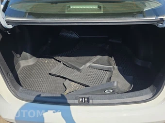 2024 Toyota Corolla Hybrid LE Sedan - miniatura 16
