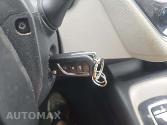 2024 Toyota Corolla LE Sedan - miniatura 8