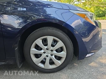 2024 Toyota Corolla LE Sedan - miniatura 9