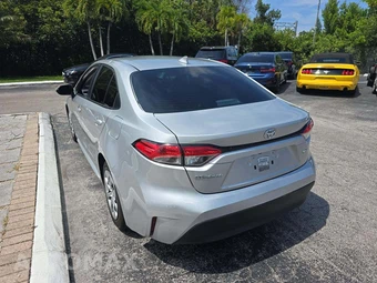 2024 Toyota Corolla LE Sedan – miniatura 2