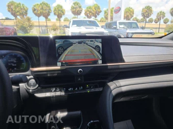 2024 Toyota Crown XLE – miniatura 10