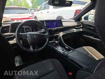 2024 Toyota Crown XLE – miniatura 16