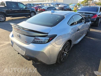 2024 Toyota GR86 - miniatura 4