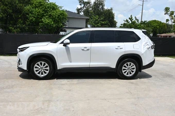 2024 Toyota Grand Highlander XLE - miniatura 6