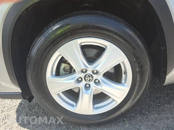 2024 Toyota Highlander LE – miniatura 8