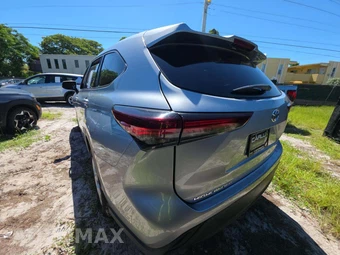 2024 Toyota Highlander LE - miniatura 2