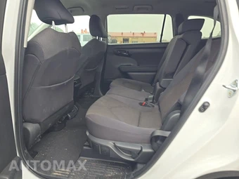 2024 Toyota Highlander LE – miniatura 13