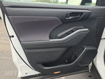 2024 Toyota Highlander LE – miniatura 9