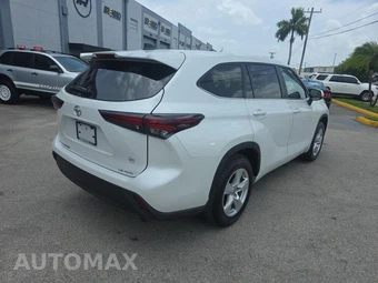 2024 Toyota Highlander LE – miniatura 4