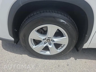 2024 Toyota Highlander LE – miniatura 8
