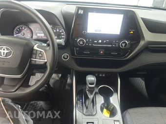 2024 Toyota Highlander LE – miniatura 11