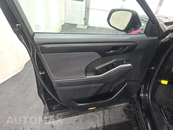 2024 Toyota Highlander LE – miniatura 9