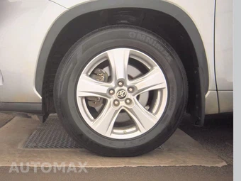 2024 Toyota Highlander LE – miniatura 9