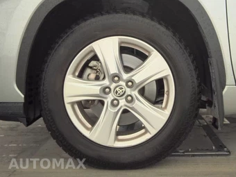 2024 Toyota Highlander LE - miniatura 9