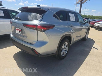 2024 Toyota Highlander LE - miniatura 3