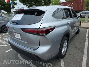 2024 Toyota Highlander LE - miniatura 3