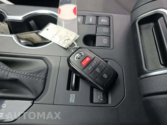 2024 Toyota Highlander LE - miniatura 8