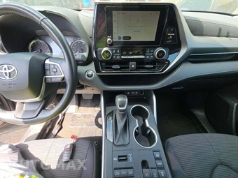 2024 Toyota Highlander LE - miniatura 10