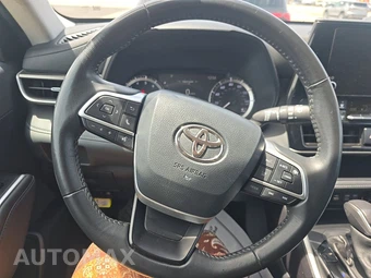 2024 Toyota Highlander LE - miniatura 10