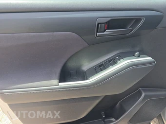 2024 Toyota Highlander LE - miniatura 9