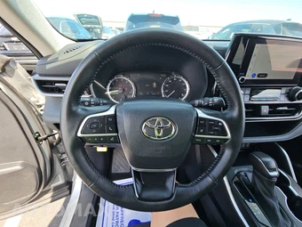 2024 Toyota Highlander LE - miniatura 10