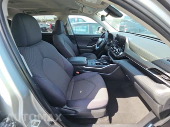 2024 Toyota Highlander LE - miniatura 8