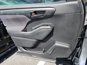 2024 Toyota Highlander LE - miniatura 9