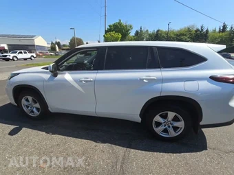 2024 Toyota Highlander LE - miniatura 3