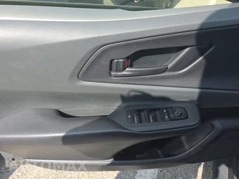 2024 Toyota Prius LE – miniatura 9
