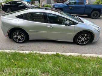 2024 Toyota Prius Limited - miniatura 4