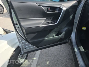 2024 Toyota RAV4 Hybrid LE - miniatura 9