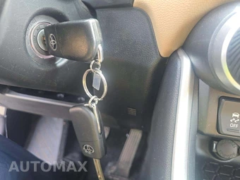 2024 Toyota RAV4 Hybrid LE - miniatura 5