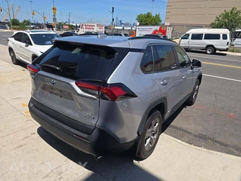 2024 Toyota RAV4 Hybrid LE - miniatura 3